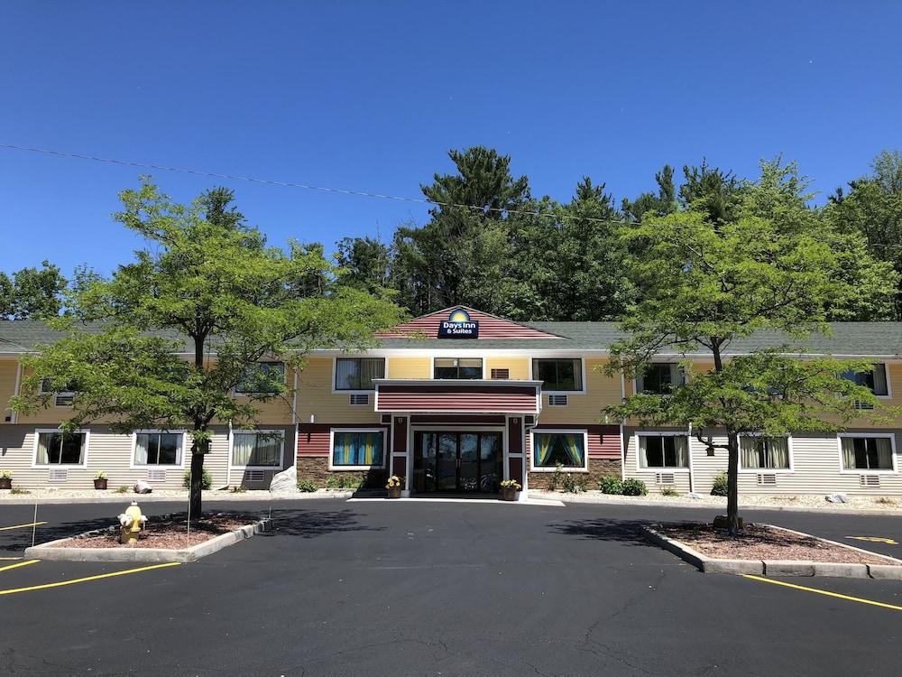 Days Inn & Suites By Wyndham Stevens Point Exterior photo